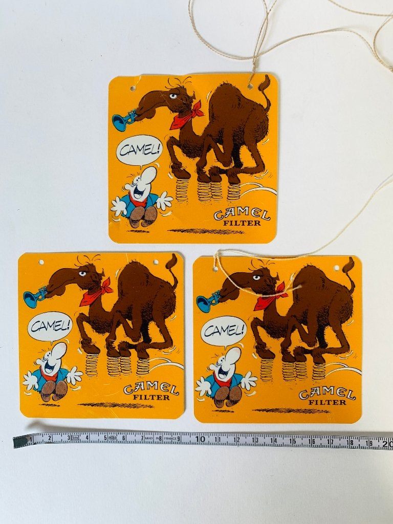 Vintage Camel Filter carnaval Reclamebordjes hangers, Ophalen of Verzenden, Gebruikt, Versiering, Carnaval