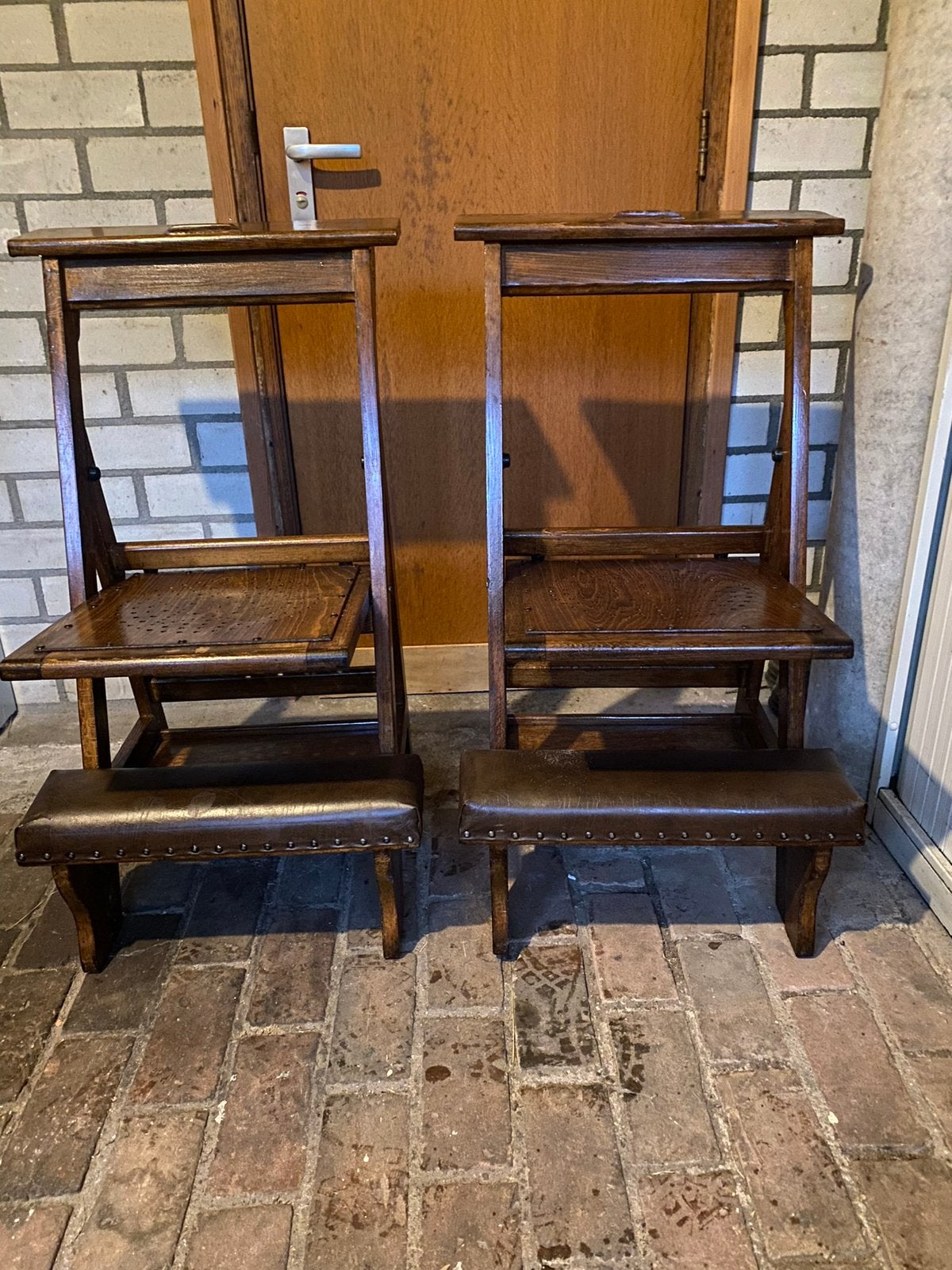 Vintage kerkstoeltjes, Ophalen