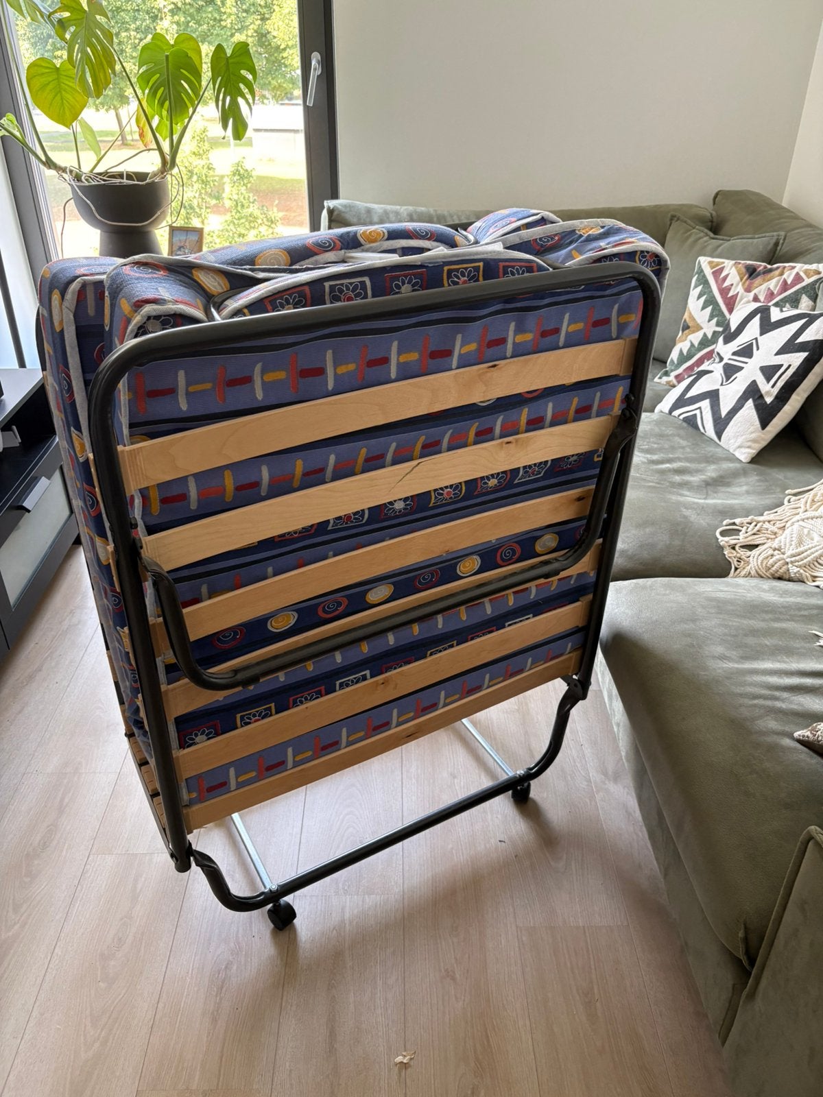 Opklapbed/ logeerbed, Ophalen, Eenpersoons, 190 cm of minder, Zo goed als nieuw