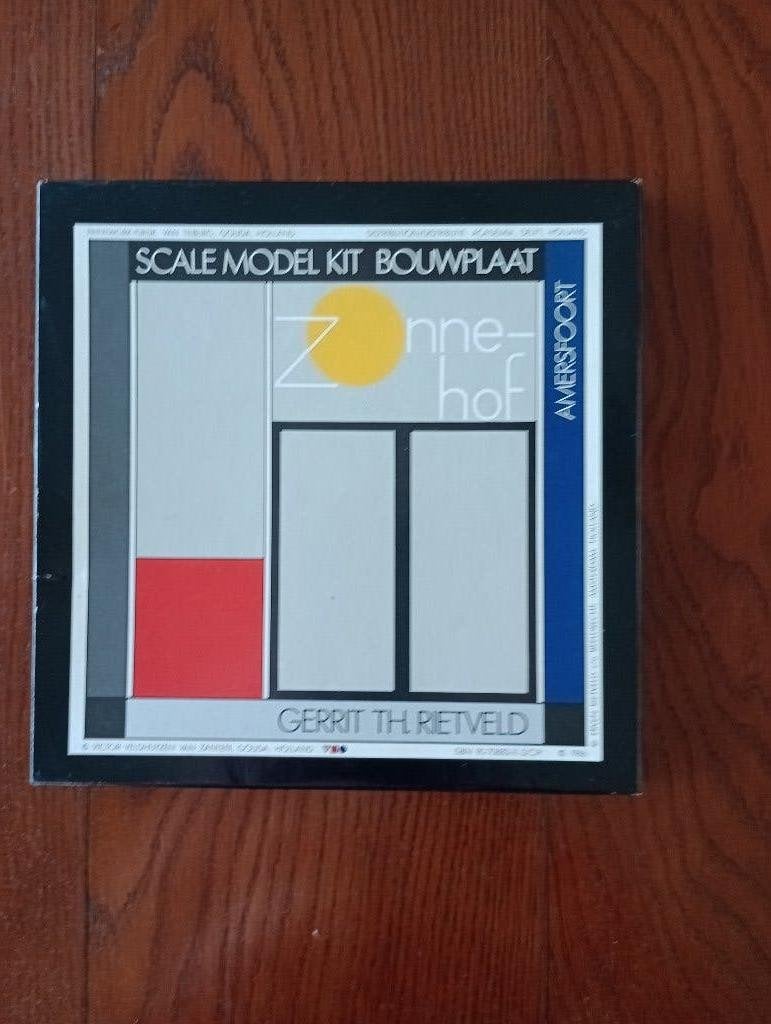 Scale Model Kit Bouwplaat Gerrit Rietveld Zonnehof Amersfoor, Architecten, Ophalen of Verzenden, Zo goed als nieuw, Victor Veldhuyzen Van Zanten