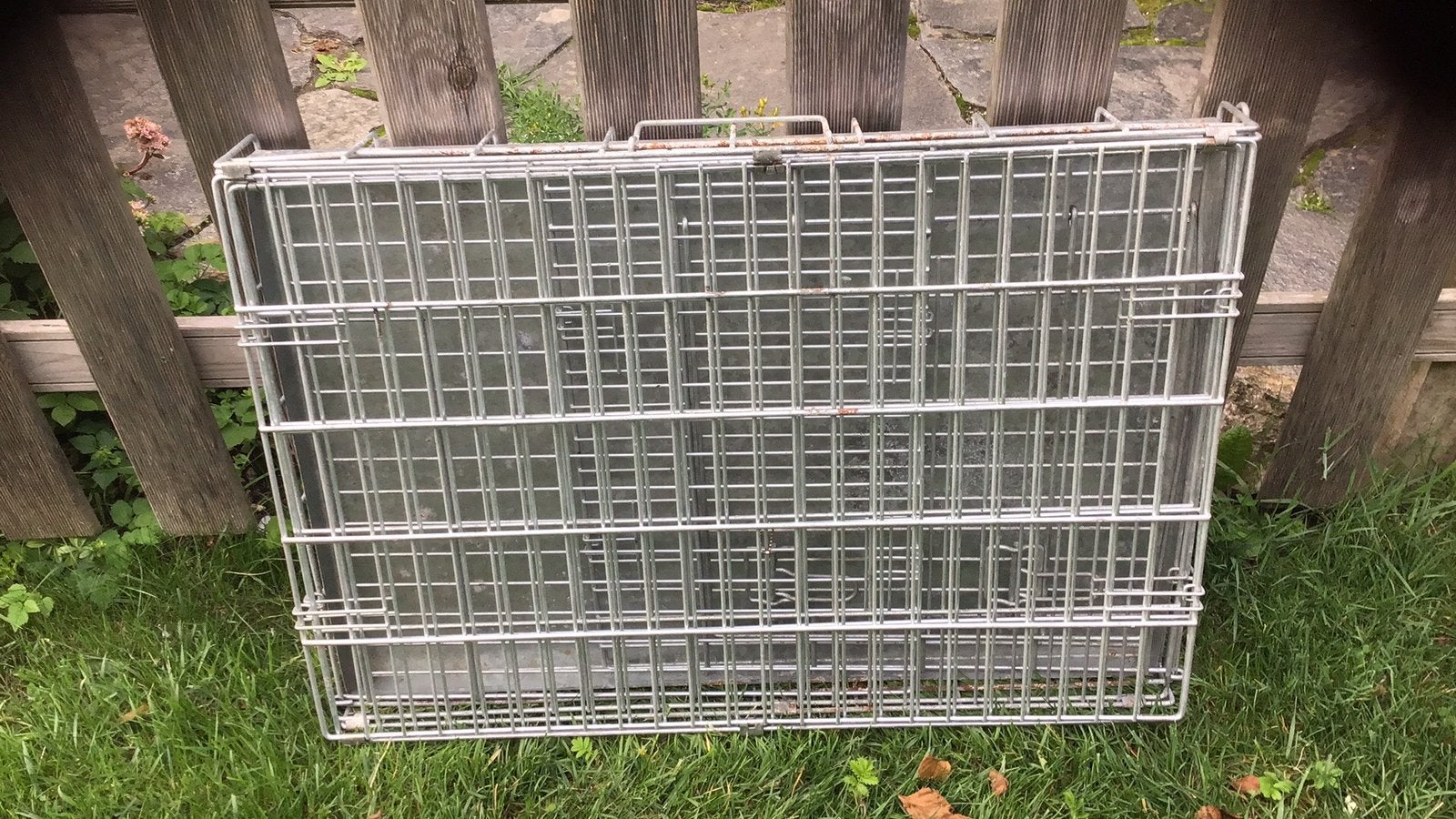 Degelijke opvouwbare bench voor grote of middelgrote hond., Ophalen of Verzenden, Zo goed als nieuw