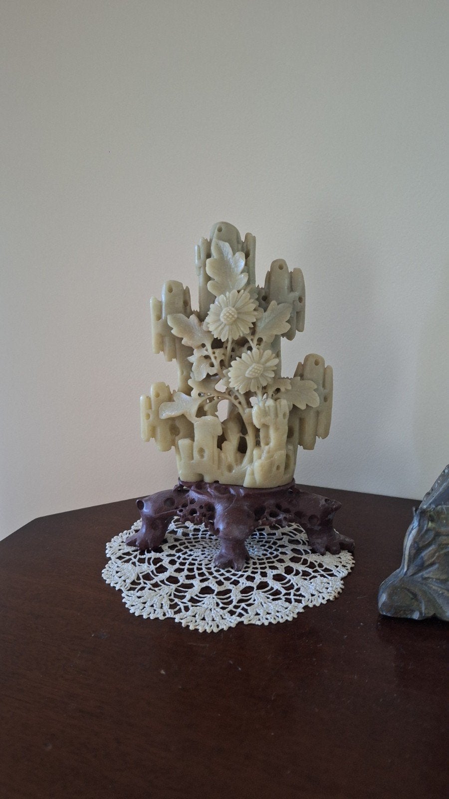 Oud Chinees spekstenen beeld op  sokkel, Ophalen of Verzenden, 20 - 50 cm, Beeld, Beige