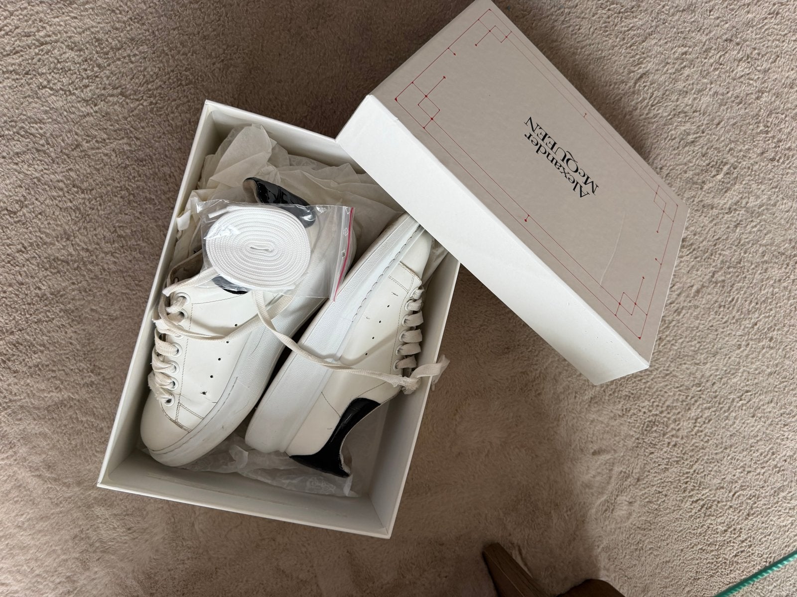 Alexander McQueen sneakers maat 39 + doos en nieuwe veters, Kleding | Dames, Verzenden, Gedragen, Wit, Sneakers of Gympen