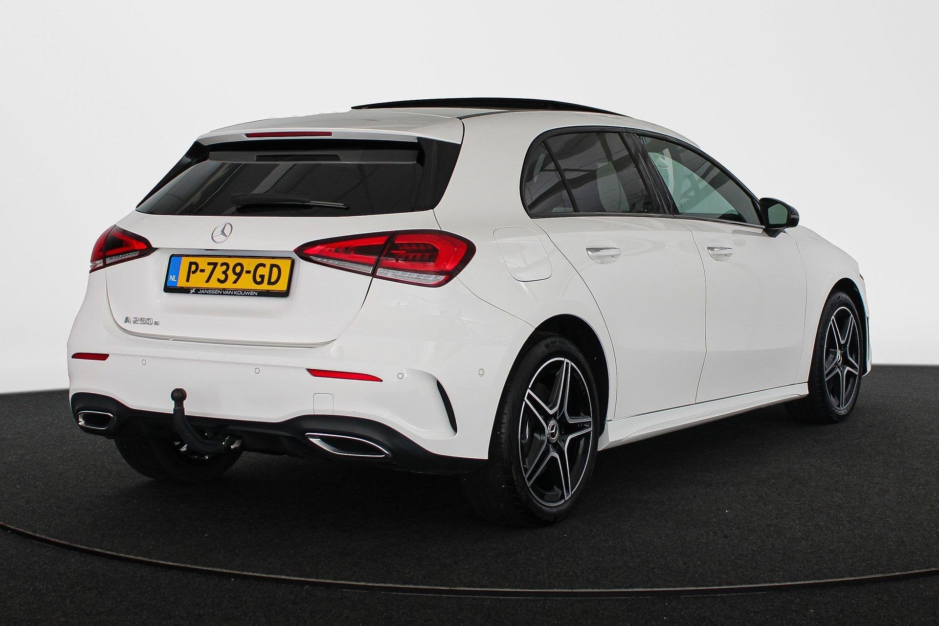 Mercedes-Benz A-klasse 250 e Business Solution AMG Limited P, Gebruikt, 4 cilinders, 16 kWh, Leder en Stof