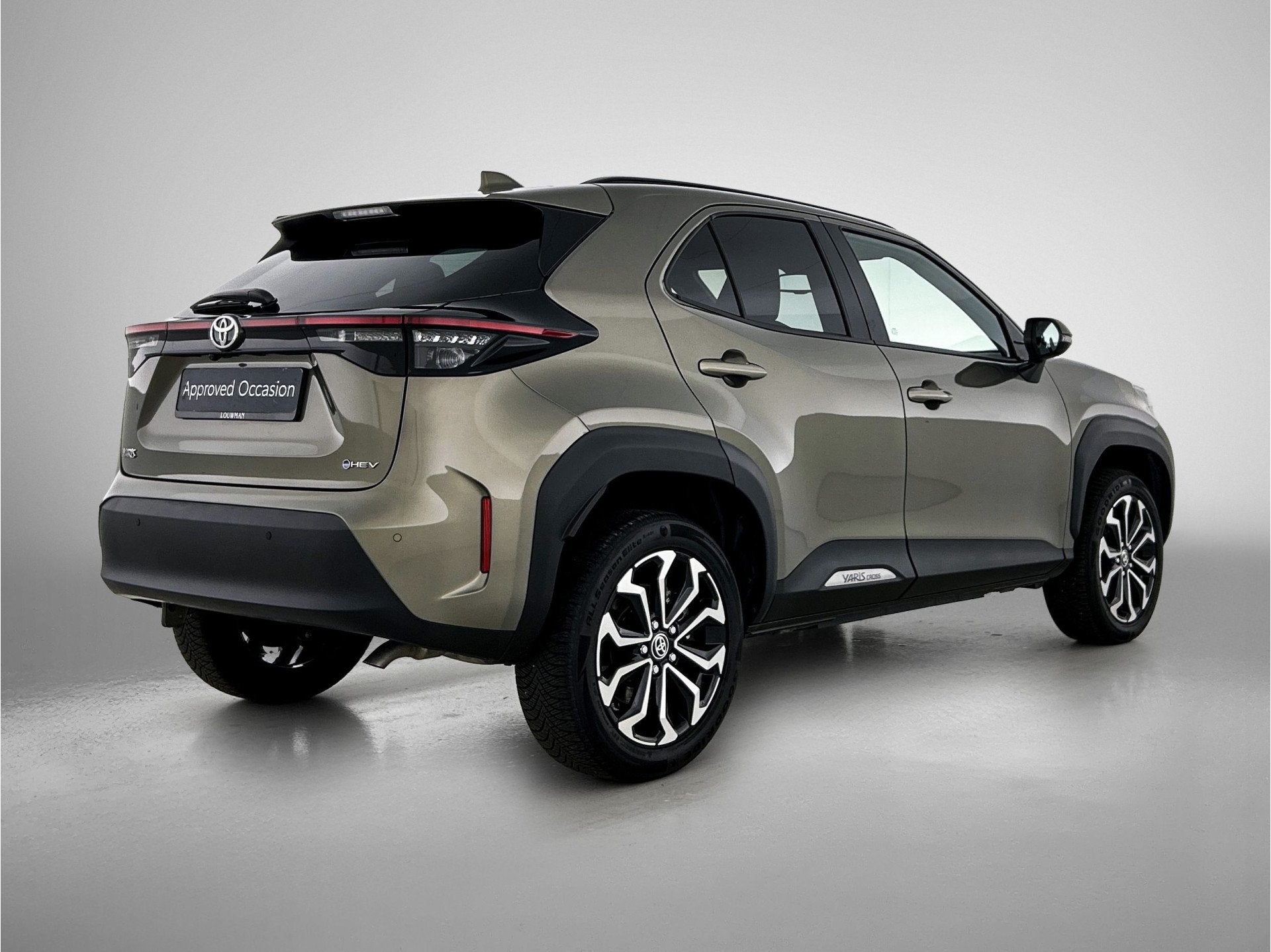 Toyota Yaris Cross 1.5 Hybrid 115 First Edition + | BTW voer, Stof, Zwart, 116 pk, Bedrijf