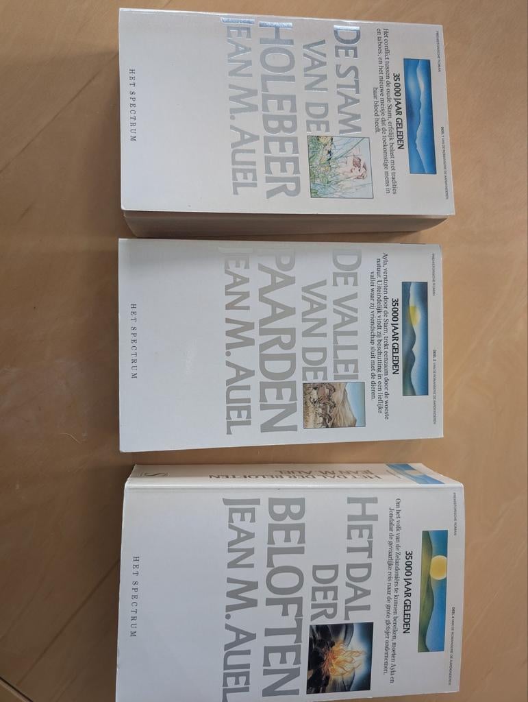 Serie De Aardkinderen, Jean M Auel, Groningen, Ophalen, Gelezen