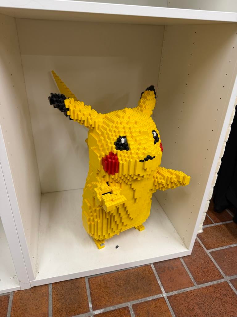 Grote Lego Pikachu - 58cm hoog - Mist paar blokjes, Ophalen, Gebruikt, Overige merken