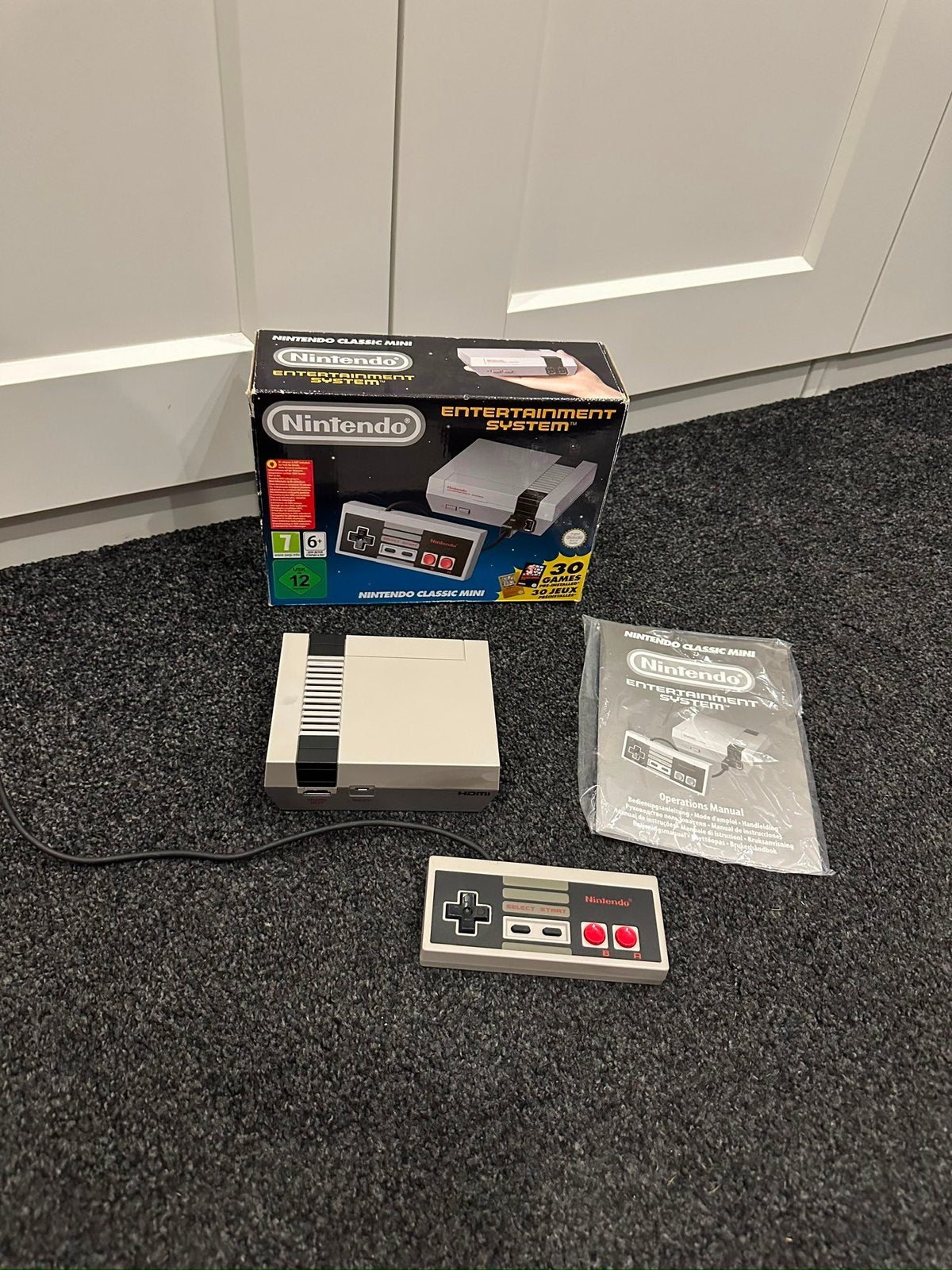 Nintendo nes mini, Ophalen of Verzenden, Zo goed als nieuw, Met 2 controllers