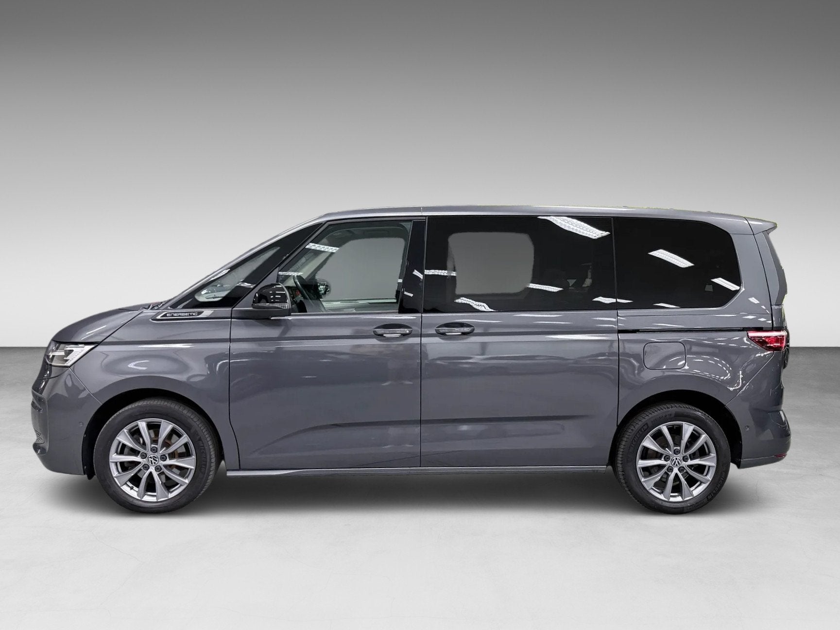 Volkswagen MULTIVAN 1.4 eHybrid ENERGETIC NAVI/CARPLAY/DAB/A, Dealer onderhouden, Stof, Gebruikt, 7 stoelen