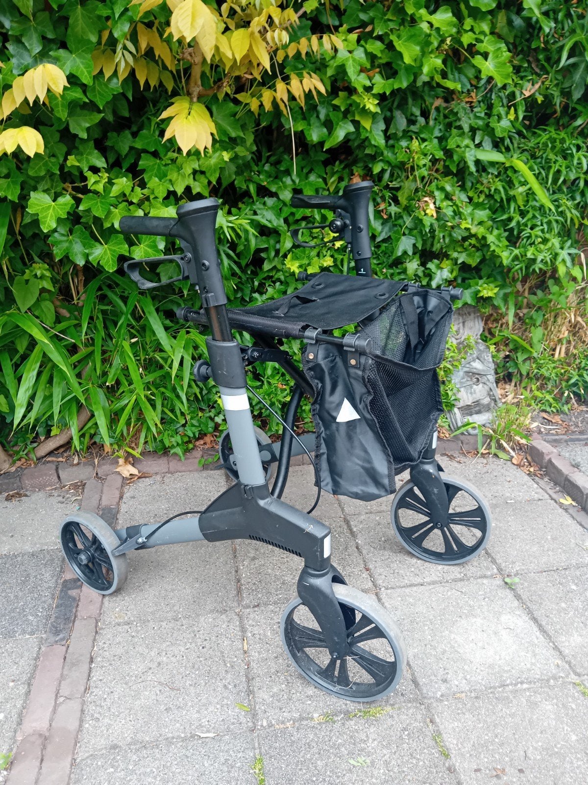 Rollator zwart lichtgewicht, Diversen, Ophalen, Lichtgewicht, Gebruikt