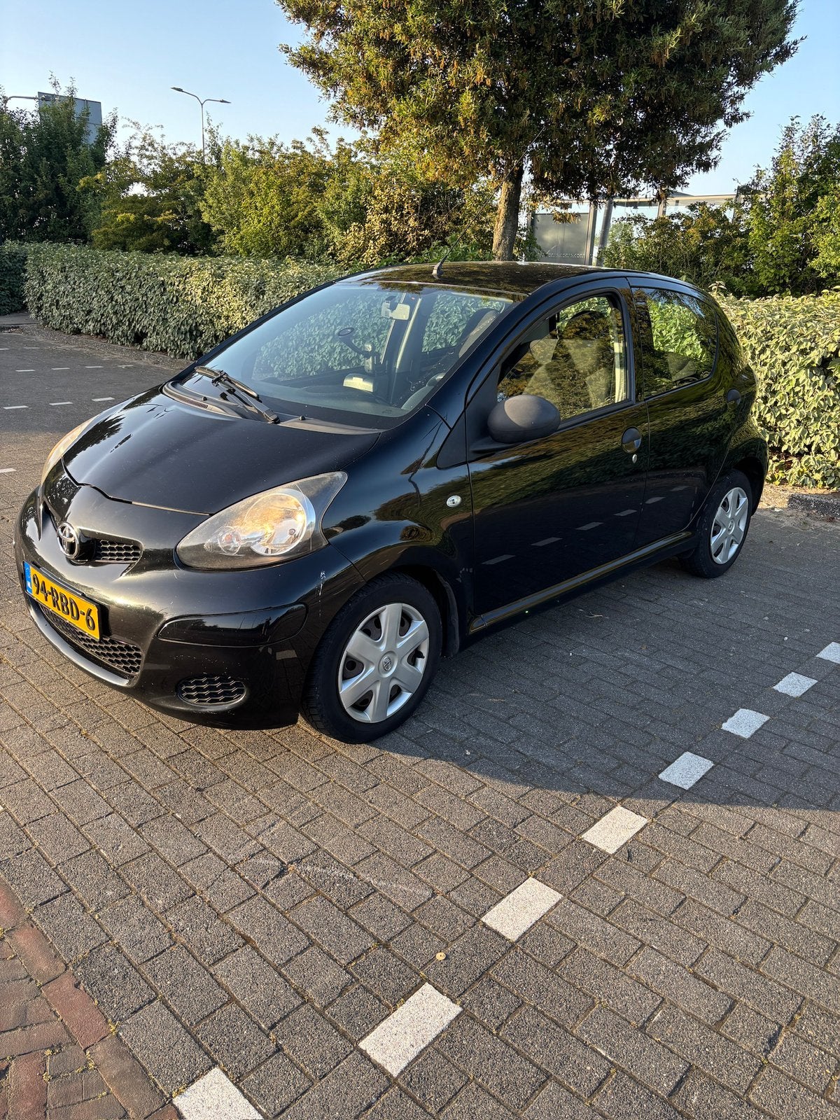 Toyota Aygo 1.0 12V Vvt-i 5DRS 2011 Zwart, Auto's, Voorwielaandrijving, Stof, Zwart, 4 stoelen
