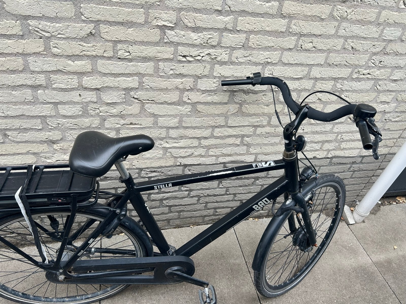 Stella Bro. E-bike - Zwart, (zwaar gebruikt), Fietsen en Brommers, Elektrische fietsen, 51 tot 55 cm, Ophalen, Gebruikt, 30 tot 50 km per accu
