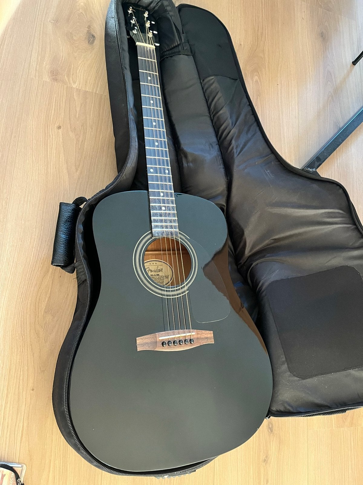 Fender DG-4 BK Akoestische gitaar met hoes, Muziek en Instrumenten, Snaarinstrumenten | Gitaren | Akoestisch, Ophalen, Zo goed als nieuw