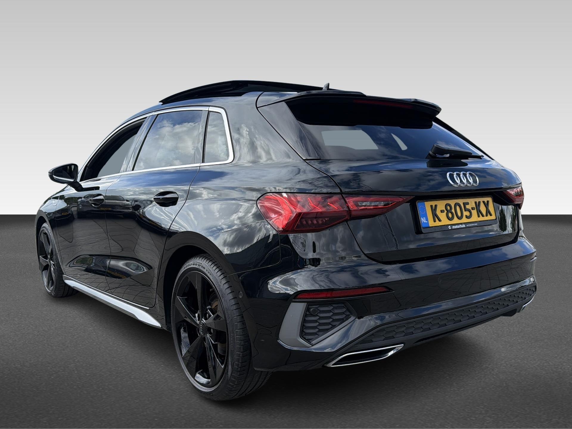 AUDI A3 SPORTBACK 35 TFSI 150PK AUTOMAAT 2X S-LINE PANO VIRT, Auto's, Zwart, Origineel Nederlands, 690 kg, 149 pk