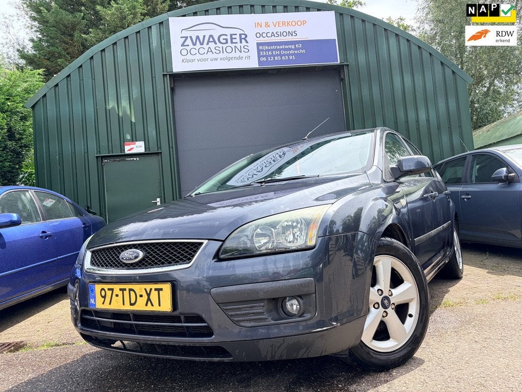 Ford Focus 1.6-16V Futura, Auto's, Ford, 1596 cc, Stof, Zwart, 116 pk