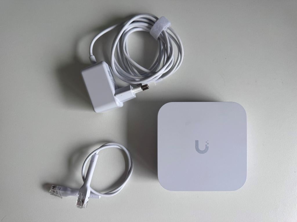 Ubiquiti UniFi Express router, Computers en Software, Routers en Modems, Ophalen, Zo goed als nieuw, Router, Ubiquity UniFi