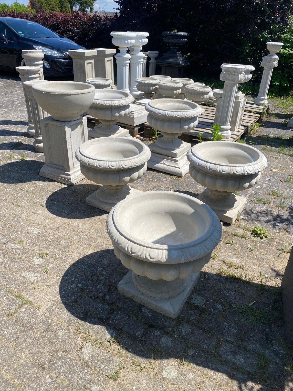 Grote sierlijke betonnen bloempotten 60 cm breed 50 cm hoog, Ophalen, 40 cm of meer, Rond, Zo goed als nieuw