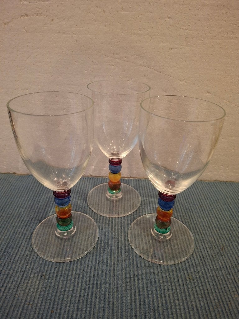 3 mooie wijnglazen met gekleurde voet, Ophalen of Verzenden