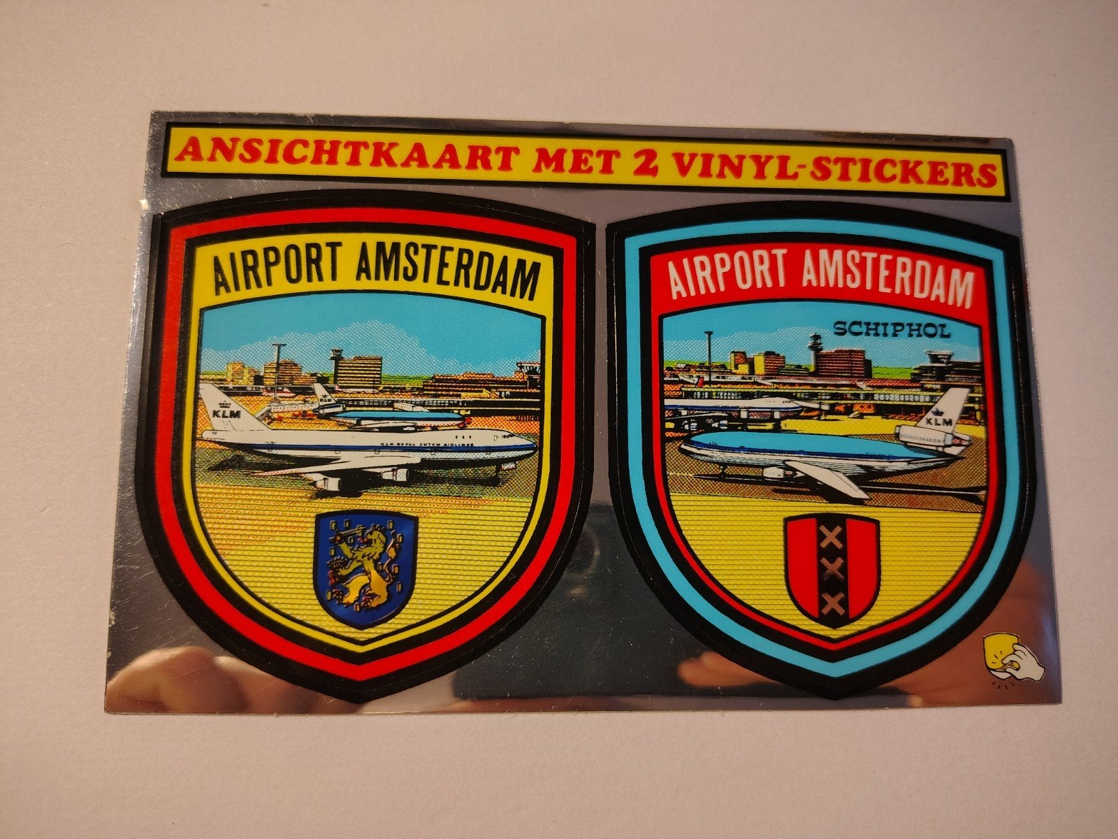 Amsterdam AIRPORT SCHIPHOL ANSICHTKAART MET 2 VINYL-STICKERS, Ophalen of Verzenden, Noord-Holland