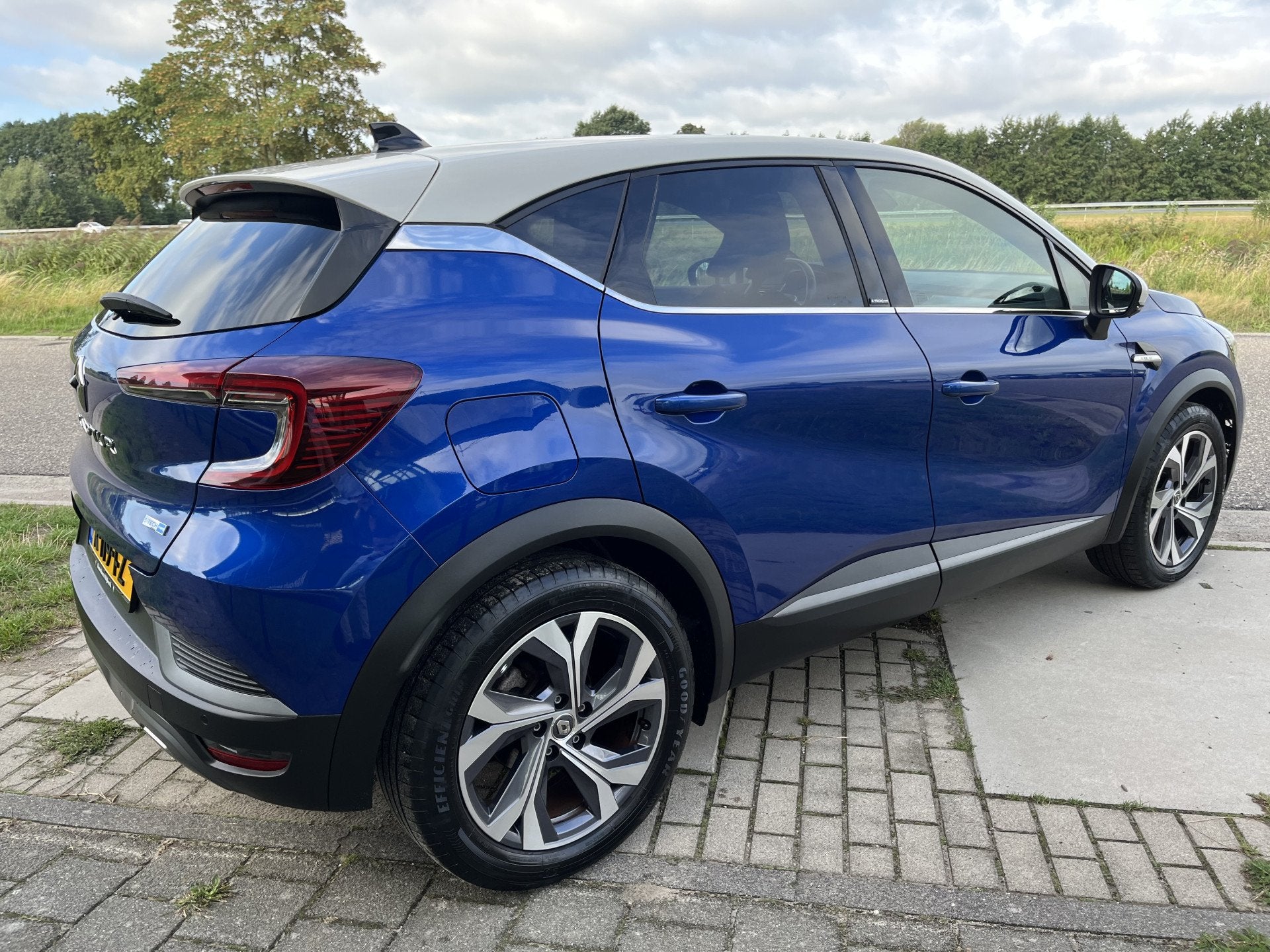 Renault Captur 1.6 E-Tech Hybrid 145PK R.S. Line / Dealer on, Auto's, Blauw, Bedrijf, SUV of Terreinwagen, Te koop