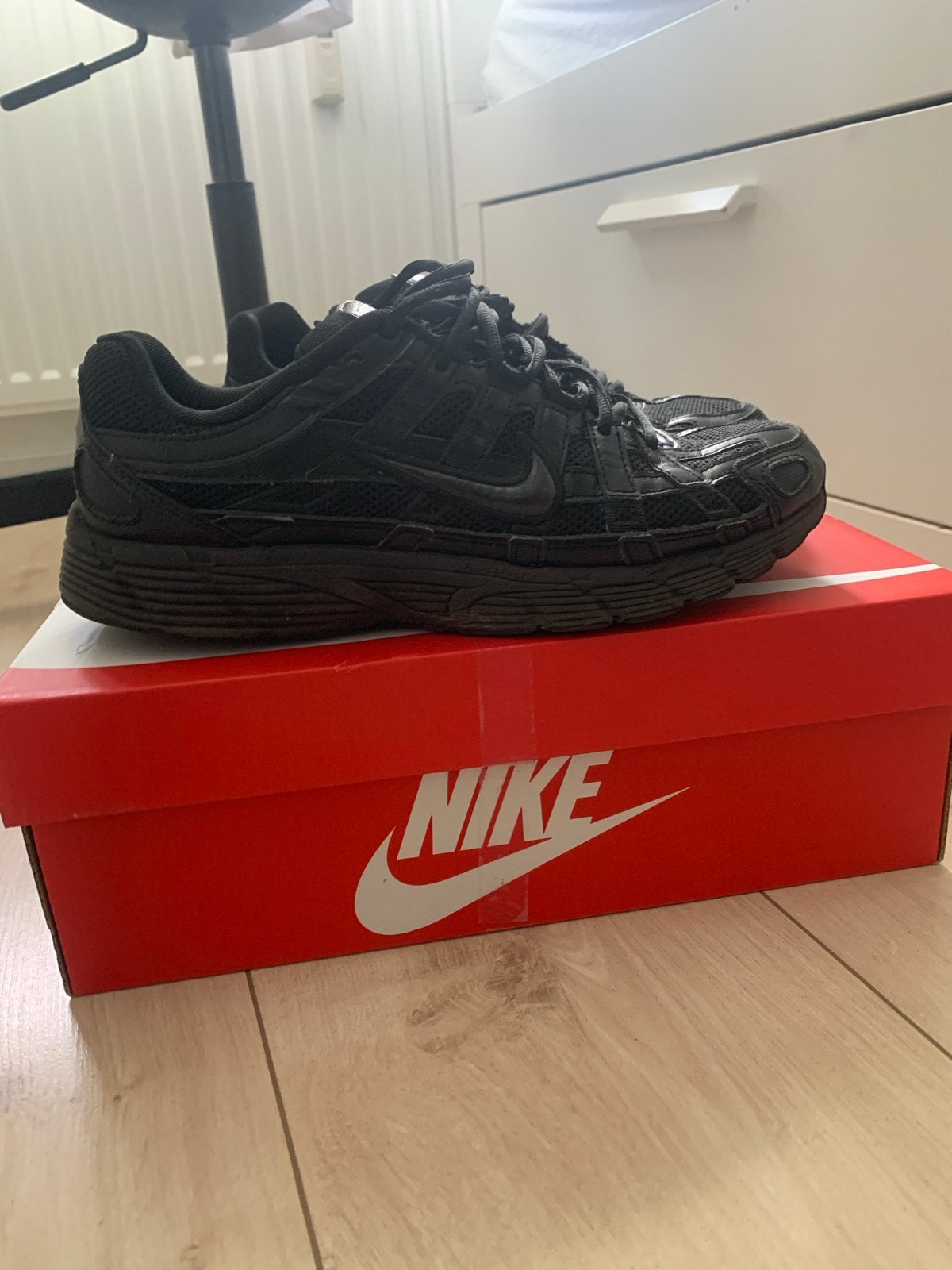 Nike P-6000 sneakers maat 41/42, Ophalen of Verzenden, Zo goed als nieuw, Zwart, Sneakers of Gympen