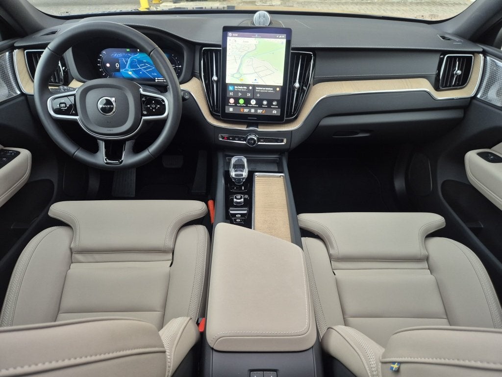 Volvo XC60 T8 455pk AWD Ultra Bright | Trekhaak | Luchtverin, Automaat, Gebruikt, 4 cilinders, Blauw