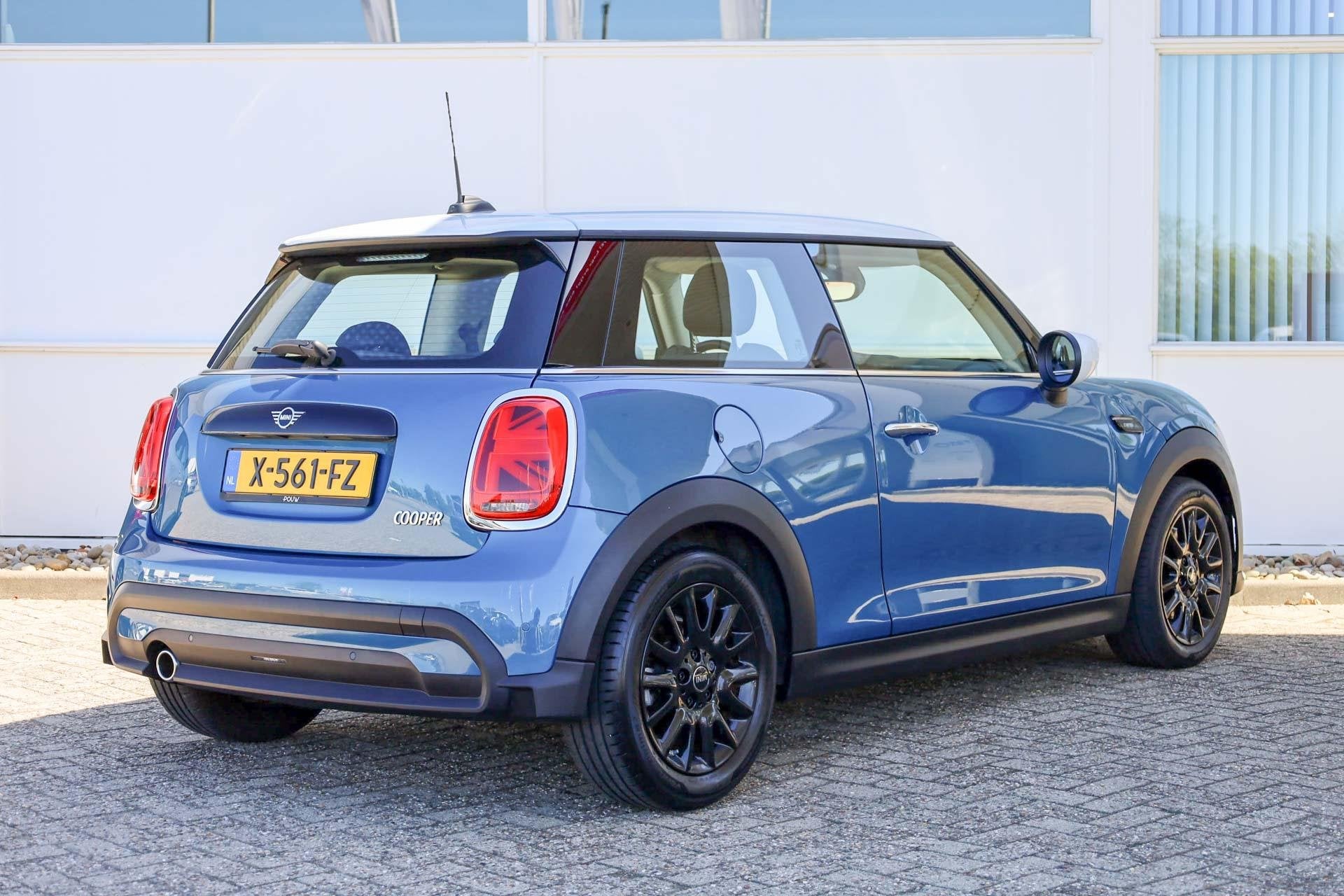 MINI 3-Deurs 1.5 136pk AUT Cooper Camden Edition | Rijprofie, Auto's, Mini, 12 maanden, 136 pk, Gebruikt, Leder en Stof