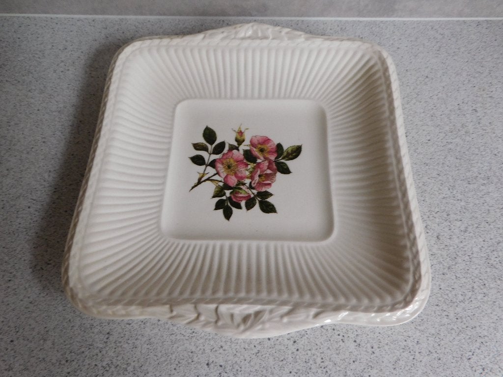 Bord Schaal 25x23 cm. Briar Rose Wedgwood, Huis en Inrichting, Keuken | Servies, Ophalen of Verzenden, Zo goed als nieuw, Bord(en)