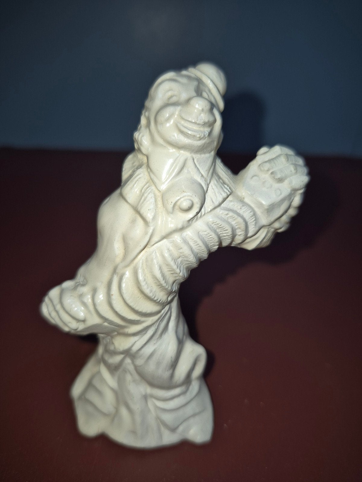Vintage beeldje van een lachende clown met accordeon, Ophalen of Verzenden, Gebruikt, Mens