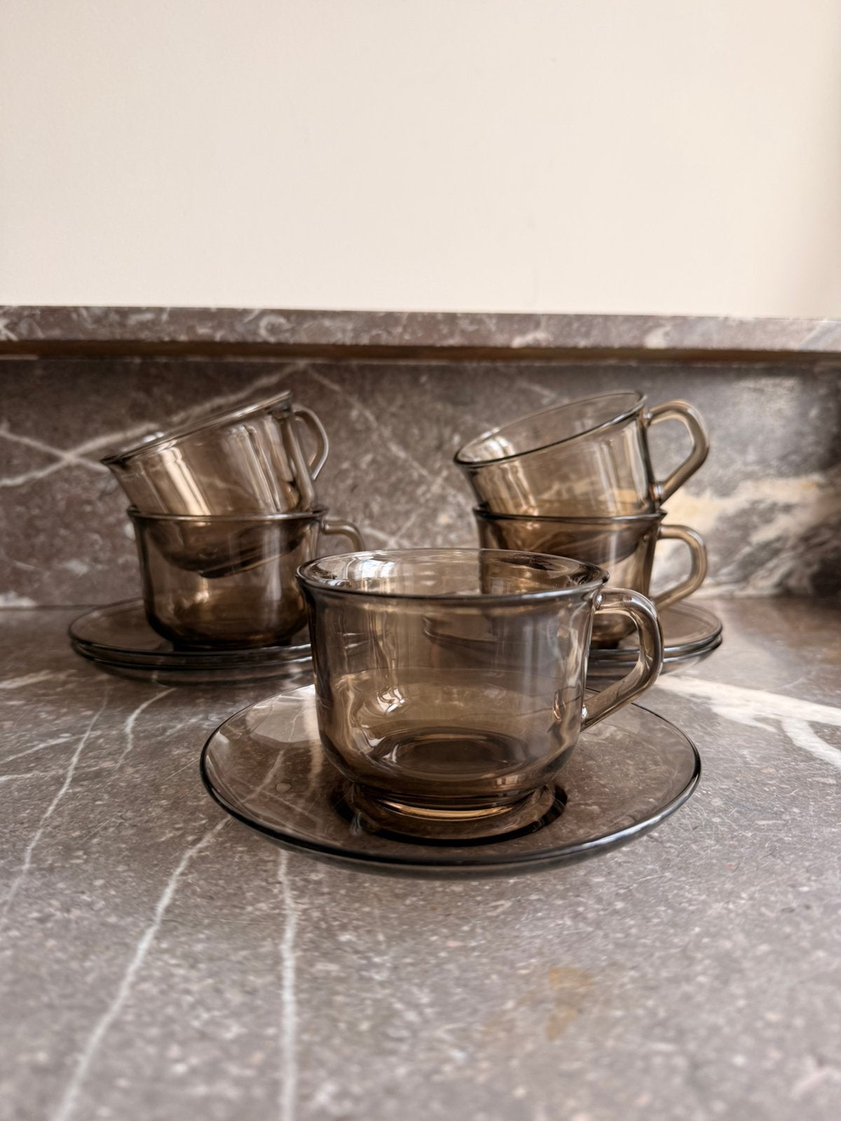 Vintage Arcoroc koffie/thee kopjes met schotels  rookglaa, Ophalen of Verzenden, Gebruikt, Overige typen