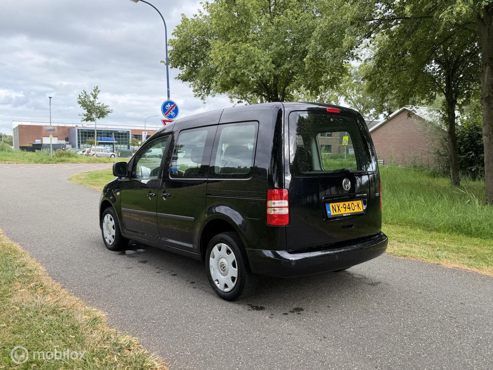 Volkswagen Caddy Combi 1.2 TSI Trendline*5 PERS*NW APK*AIRCO, Voorwielaandrijving, Euro 5, Gebruikt, Zwart