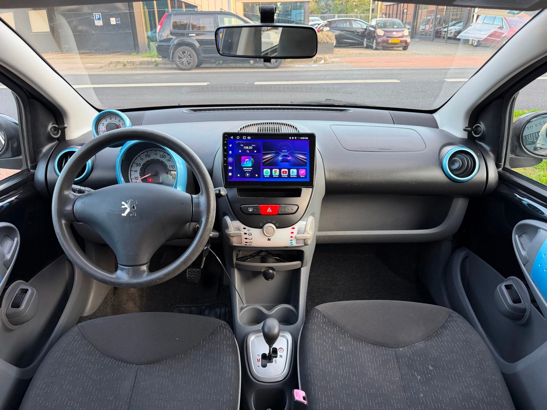 Peugeot 107 1.0-12V XS/ Automaat/Navi/Carplay//Nieuw Apk/3 M, Auto's, Dealer onderhouden, Gebruikt, 4 stoelen, Bedrijf