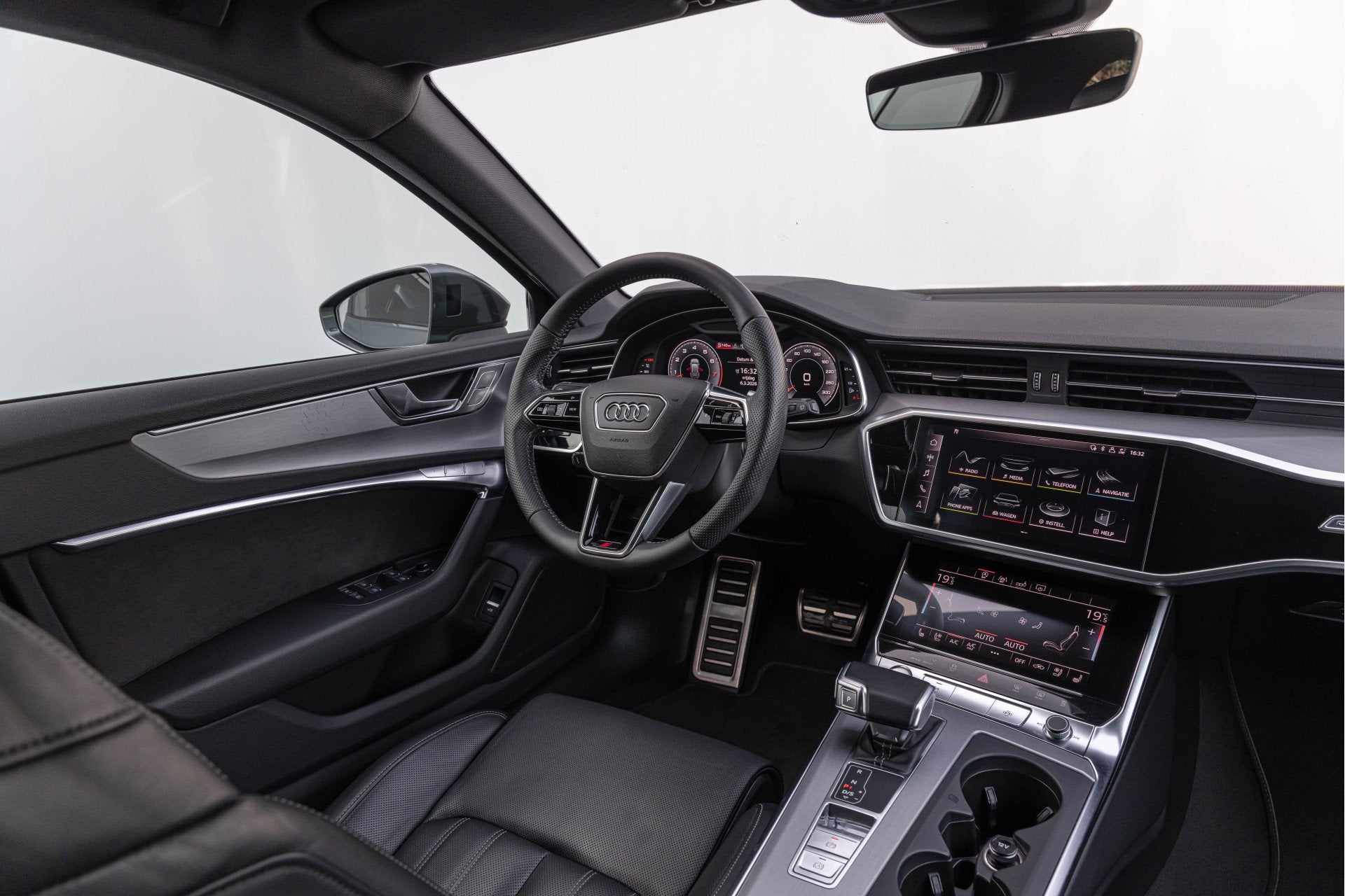 Foto 3 van Audi A6 Avant 55 TFSI Quattro 340pk S-line Luchtv. HD-Matrix