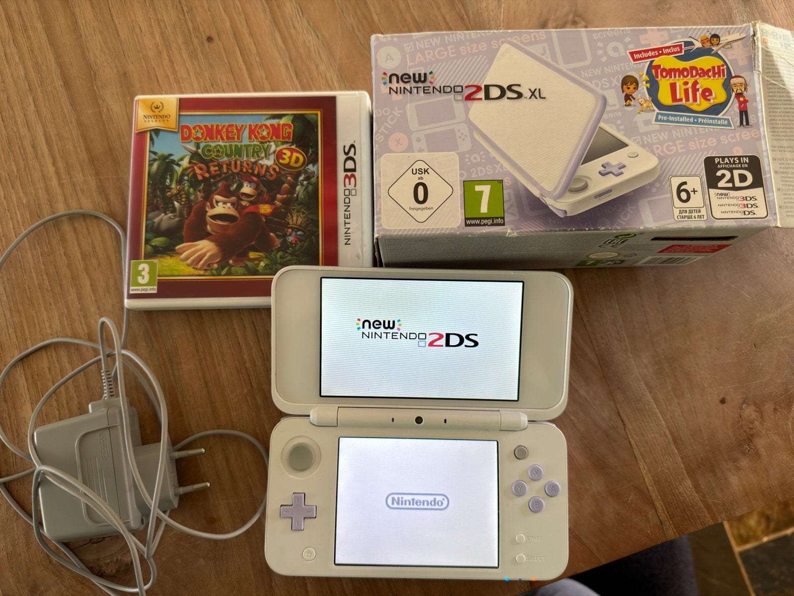 Nintendo 2DS XL Wit + Donkey Kong Country Returns 3D, Spelcomputers en Games, Spelcomputers | Nintendo 2DS en 3DS, Verzenden, Gebruikt