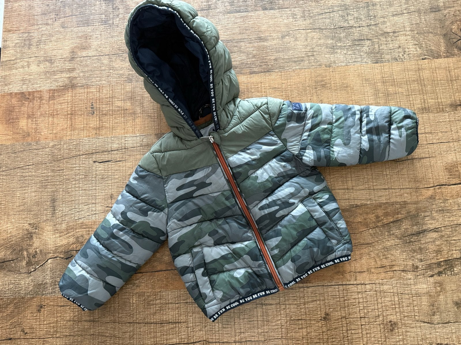 Stoer camouflage jasje maat 74, Ophalen of Verzenden, Gebruikt, Jongetje, Jasje