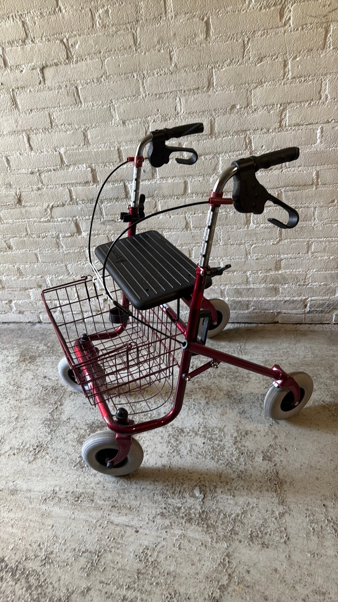Rollator rood, Ophalen, Opvouwbaar, Zo goed als nieuw