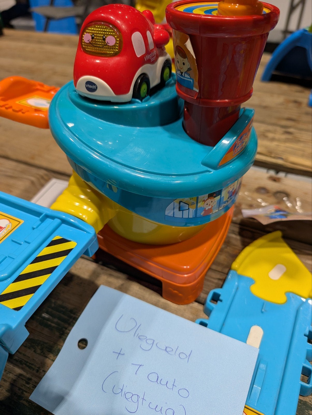 Toet Toet Vliegveld met vliegtuig, Ophalen of Verzenden, Gebruikt