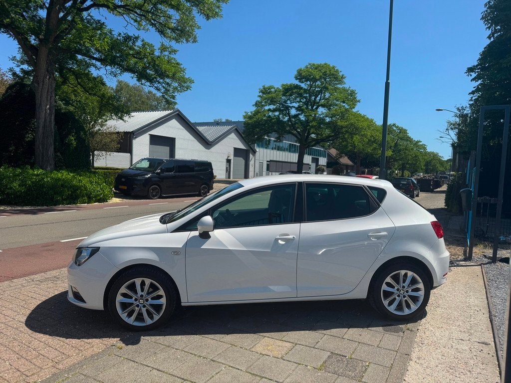 SEAT Ibiza 1.4 16v A-C Elek Pakket Cruise Lmv Nw Apk, Auto's, Gebruikt, Zwart, 4 cilinders, Bedrijf