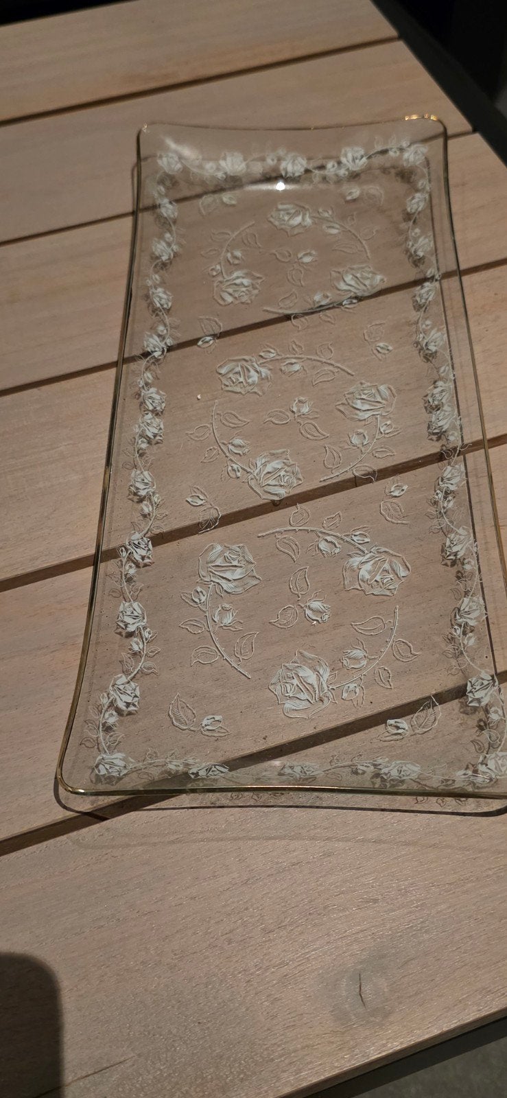 Glazen cakeschaal met rozenmotief en gouden rand, Antiek en Kunst, Ophalen