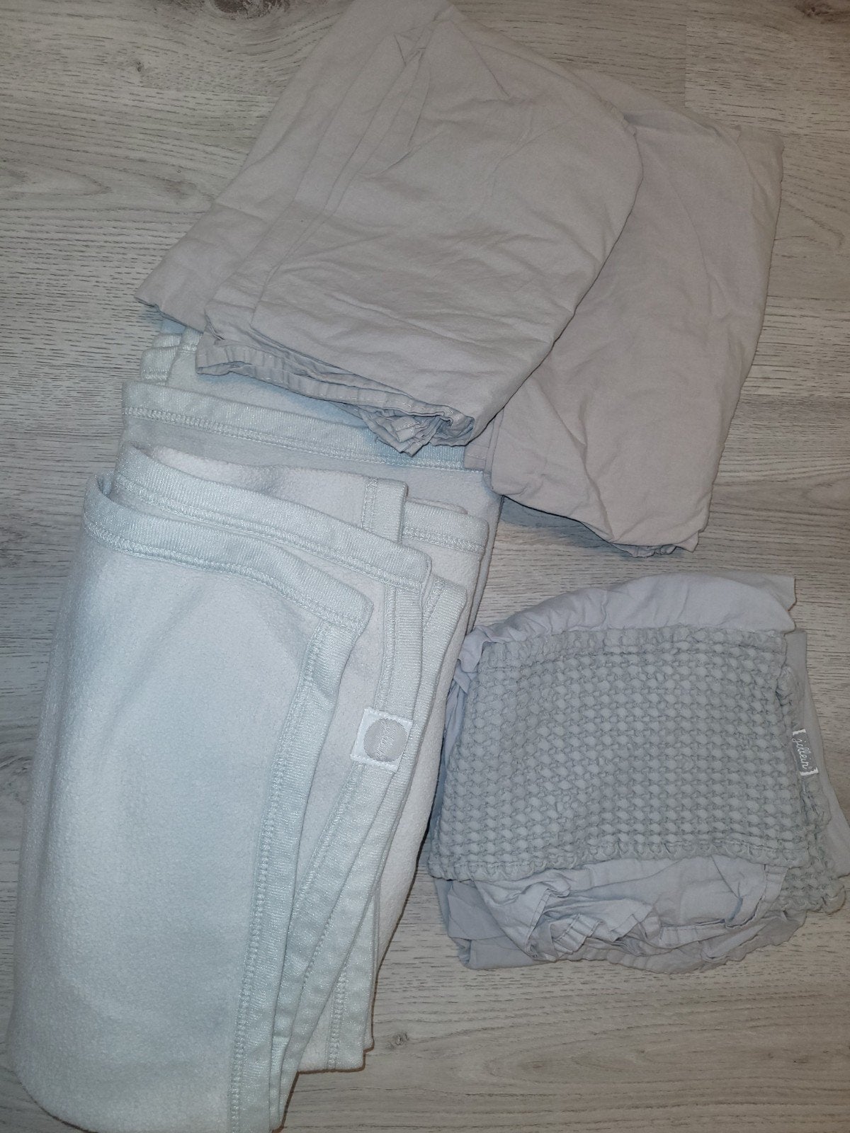 Ledikantdekens jollein grijs, Jongetje of Meisje, Ophalen of Verzenden, Grijs, Deken of Dekbed