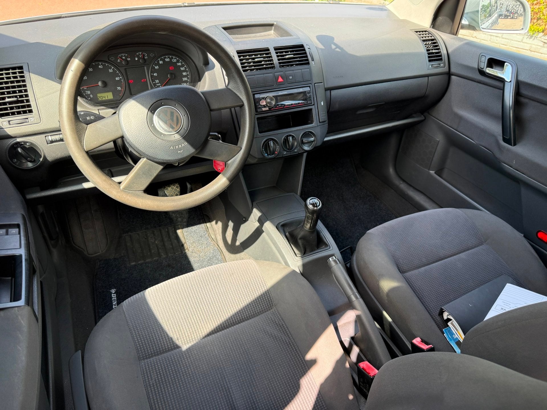 Volkswagen Polo 1.4-16V 5-DRS Comfortline AC CRUISE TREKHAAK, Voorwielaandrijving, Metallic lak, 4 cilinders, Origineel Nederlands