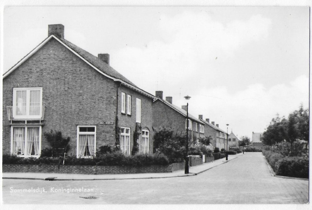 Sommelsdijk Koninginnelaan Oude Ansichtkaart ( B3356 ), Verzamelen, Ophalen of Verzenden, 1960 tot 1980, Gelopen, Noord-Brabant