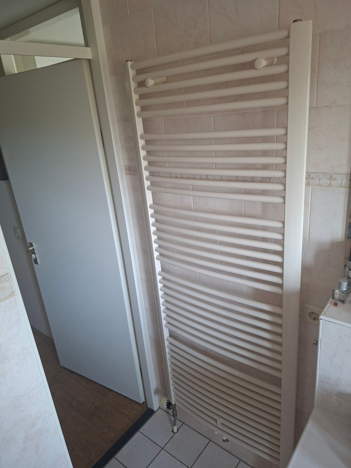 2x Wandcloset  fonteintje radiator wasbak en 2x toiletbril, Doe-het-zelf en Verbouw, Sanitair, Ophalen of Verzenden, Toilet
