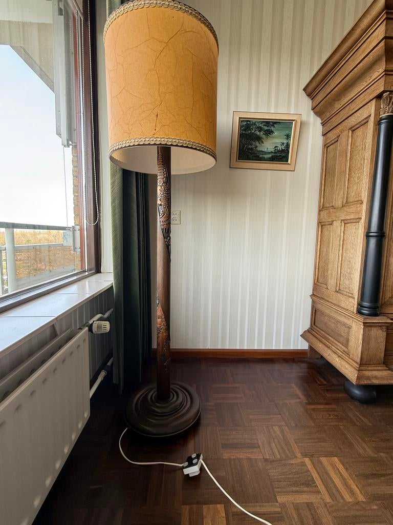 Antieke staande lamp met natuur kap, Ophalen