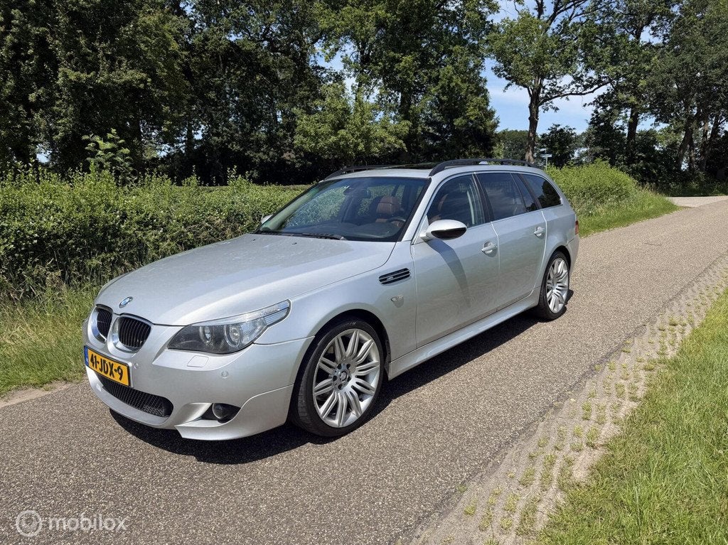 BMW 5-serie Touring 530d High Executive Pano M5 uitgevoerd!, Auto's, Achterwielaandrijving, Gebruikt, 2000 kg, 1655 kg