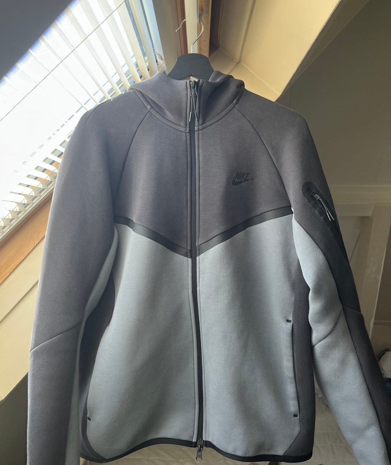 Nike tech maat M, Verzenden, Zo goed als nieuw, Maat 48/50 (M), Grijs