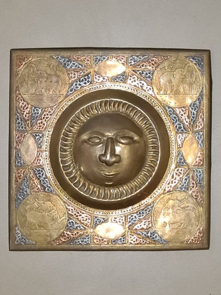Birma Myanmar koperen gedreven gegraveerd reliëf plaquette, Antiek en Kunst, Ophalen of Verzenden