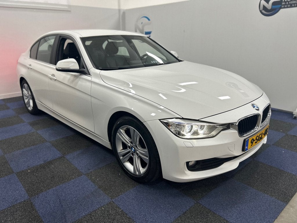 BMW 3-serie 320i Edition Executive / NETTE AUTO / NAVI-MULTI, Automatische klimaatregeling, Achterwielaandrijving, Gebruikt, Euro 6