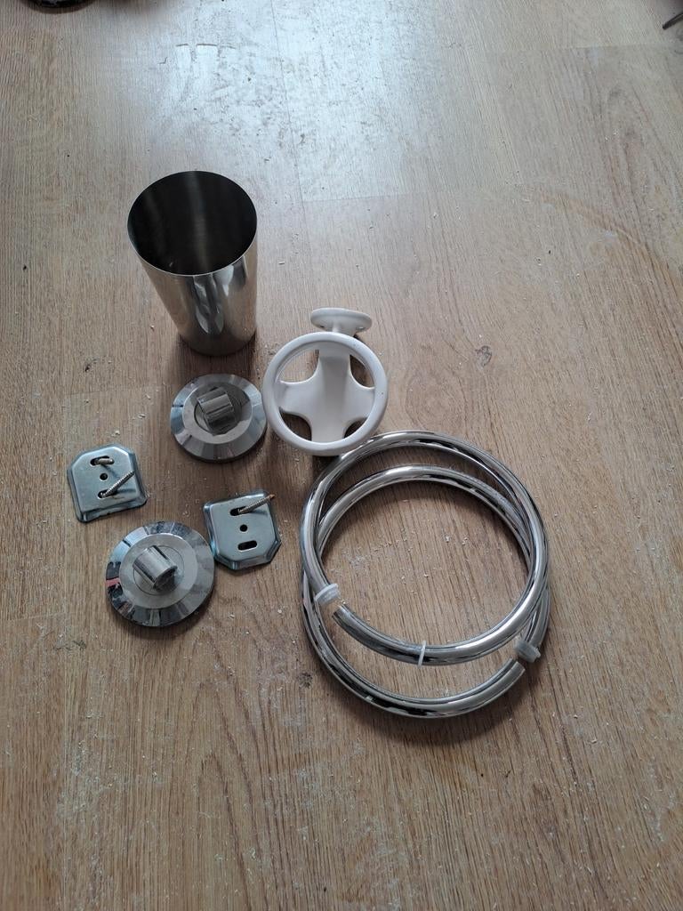 Badkamer accessoires set: beker, bekerhouder, handdoekhaken, Ophalen of Verzenden, Gebruikt, Wit, Overige typen