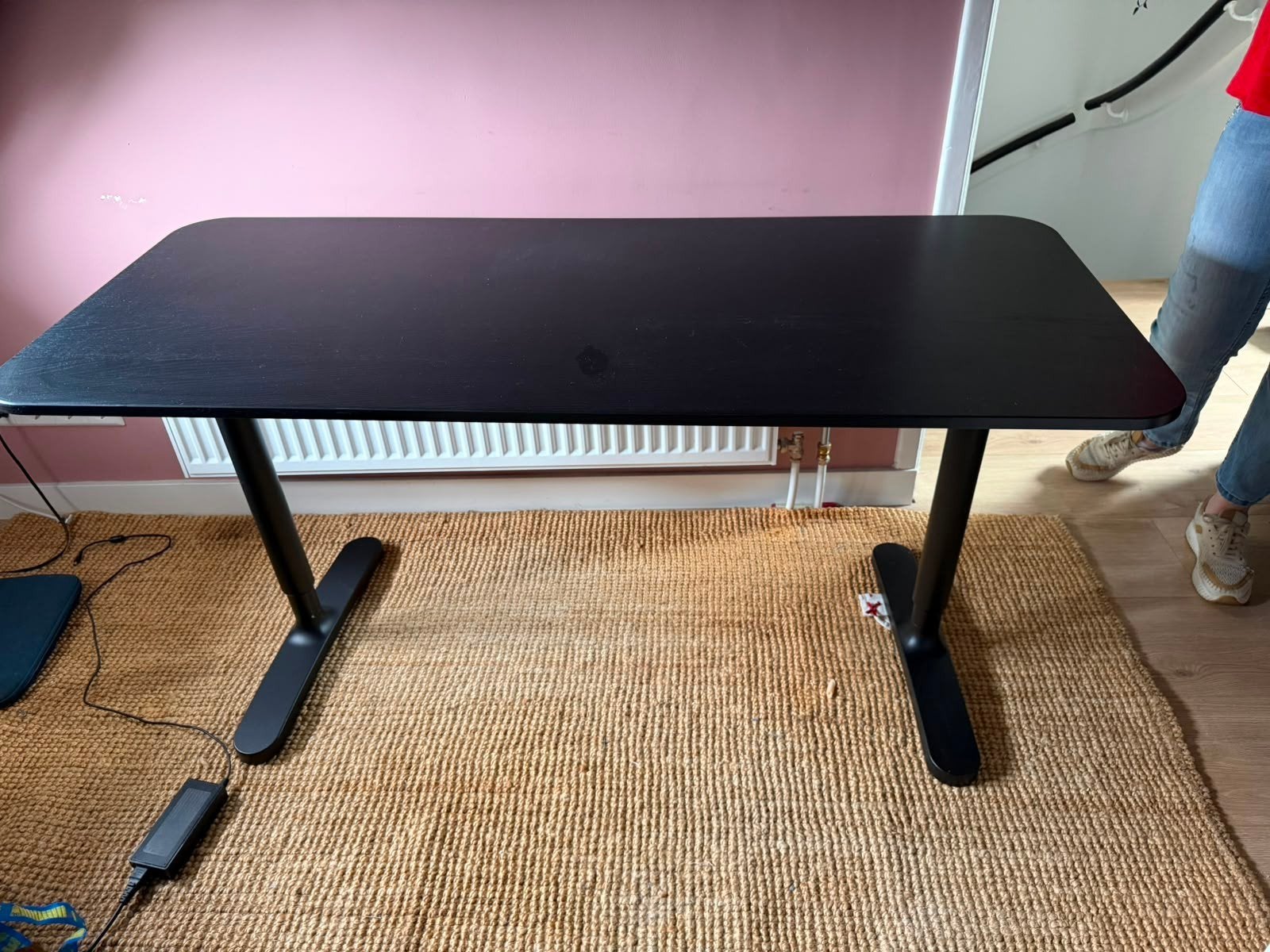 Zwart bureau, Ophalen, Hout, Zo goed als nieuw, IKEA
